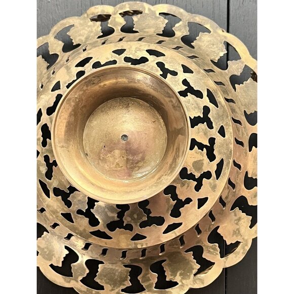 Brass footed filigree basket w handle peacock leaves moveable handle ornate - Picture 7 of 8